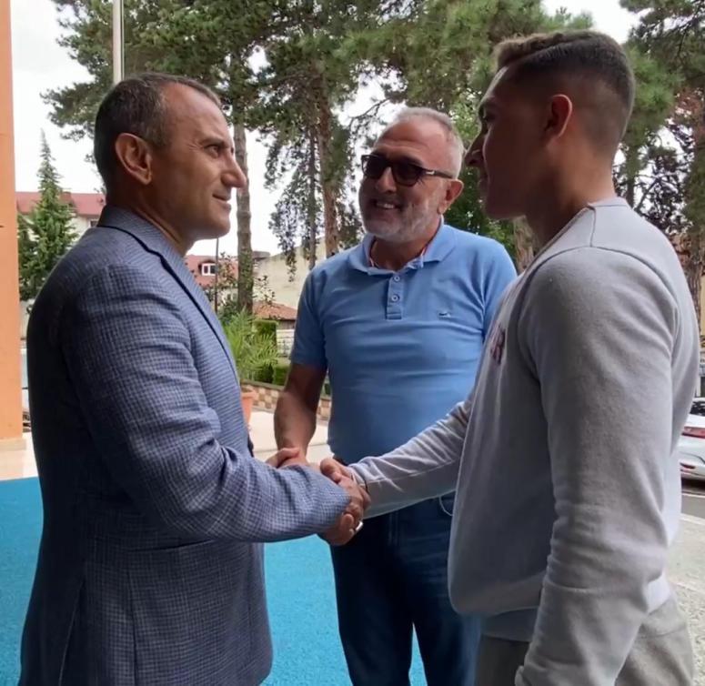 Vali Sonel, Üniversite Öğrencilerini Bu Yıl da Yalnız Bırakmadı