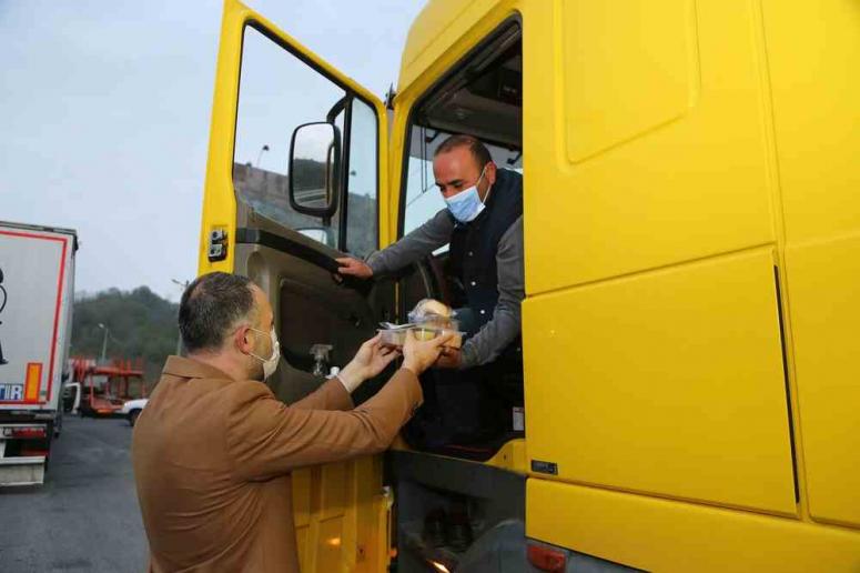 ORDU’DA SÜRÜCÜLERE İFTAR SOFRASI