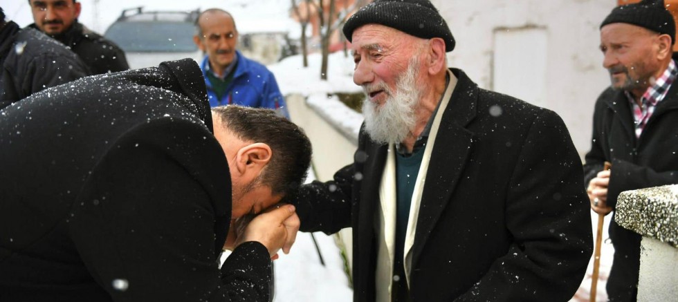 BAŞKAN AŞKIN TÖREN'DEN KIRSALDA GÖVDE GÖSTERİSİ