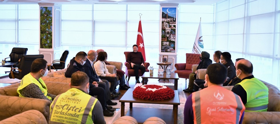 BAŞKAN TÖREN’DEN BELEDİYE İŞÇİLERİNİN ÜCRETLERİNDE REKOR ARTIŞ