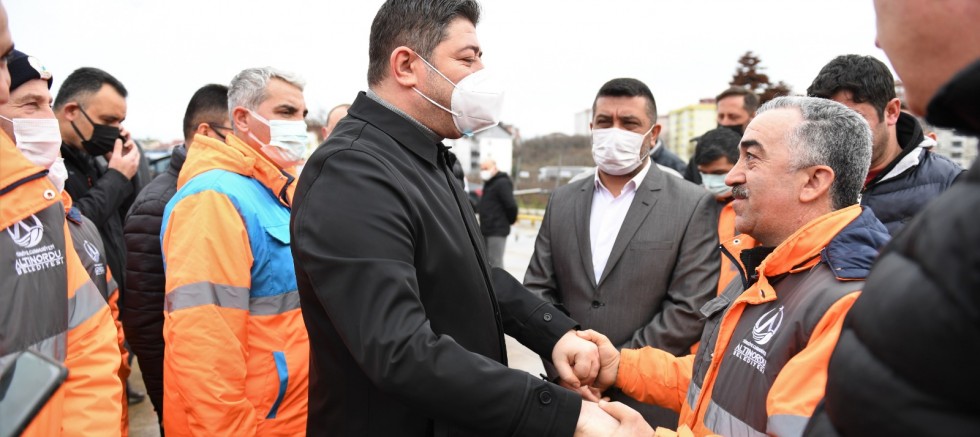 BAŞKAN TÖREN 'TEMİZ ŞEHİR ALTINORDU’NUN GİZLİ KAHRAMANLARI OLAN EMEKÇİLER İLE BİR ARAYA GELDİ