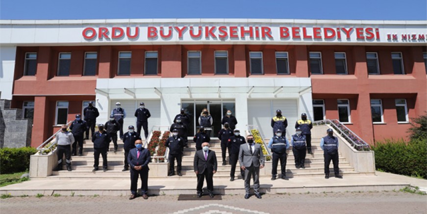 BAŞKAN VEKİLİ TEZCAN, İTFAİYE VE ZABITA EKİPLERİ İLE BAYRAMLAŞTI