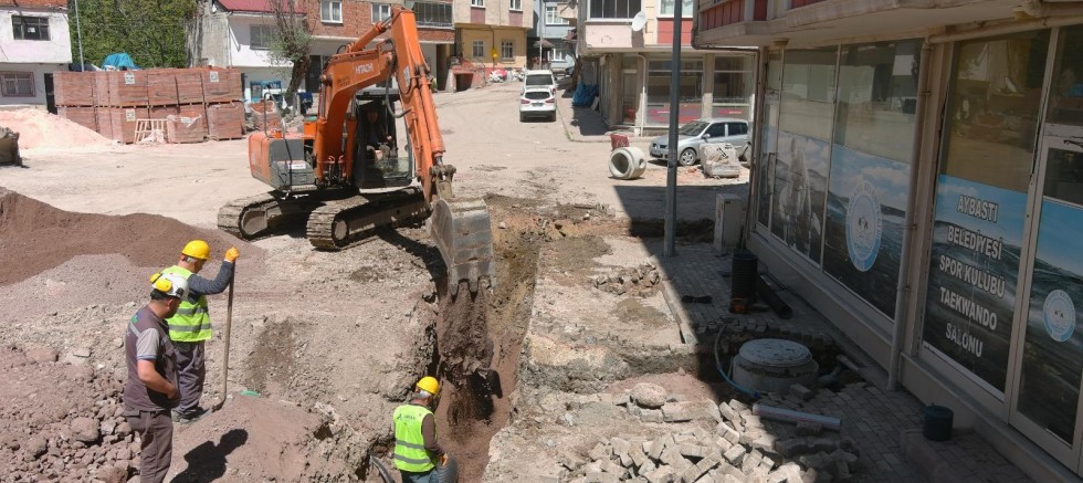 BÜYÜKŞEHİR, AYBASTI’NIN ALTYAPISINI SİL BAŞTAN YENİLİYOR