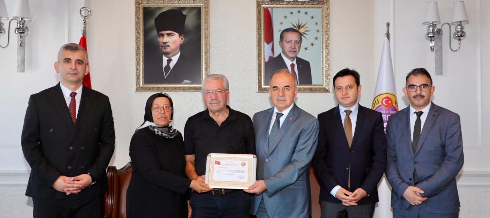 GURBETÇİ HAYIRSEVER ÇİFTTEN VALİ EROL’A ZİYARET