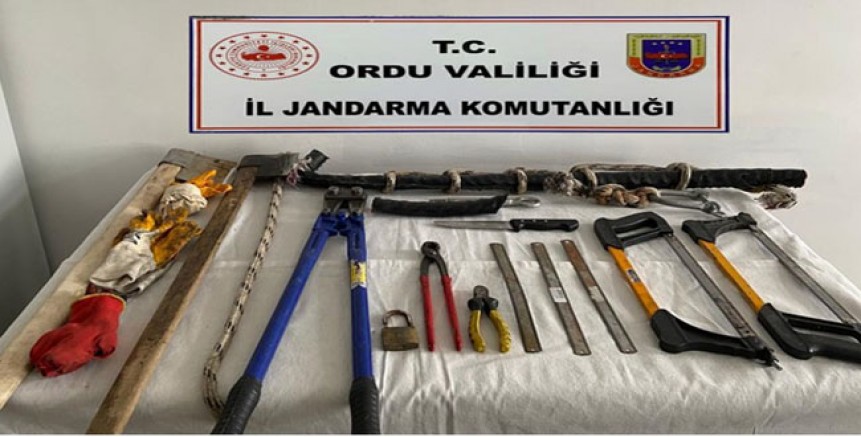 KABLO HIRSIZLARI YAKALANDI