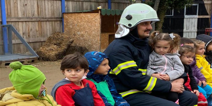 MİNİK ÖĞRENCİLER İTFAİYECİLİĞE SOYUNDU