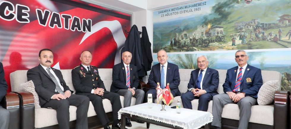 VALİ EROL, AREFE GÜNÜNDE DE ŞEHİT AİLELERİNİ YALNIZ BIRAKMADI