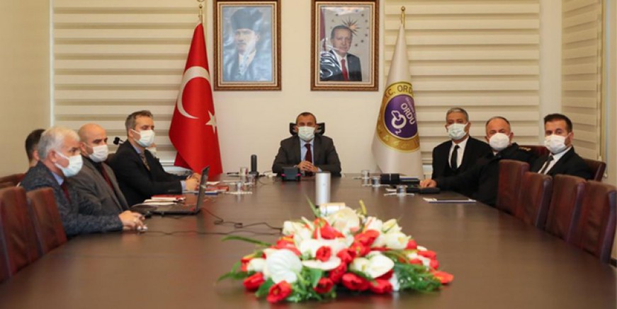 VALİ SONEL, DÜZENSİZ GÖÇLE MÜCADELE TOPLANTISINA KATILDI