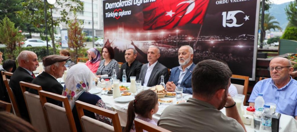 VALİ SONEL, ŞEHİT AİLELERİ VE GAZİLERLE YEMEK PROGRAMINDA BİR ARAYA GELDİ